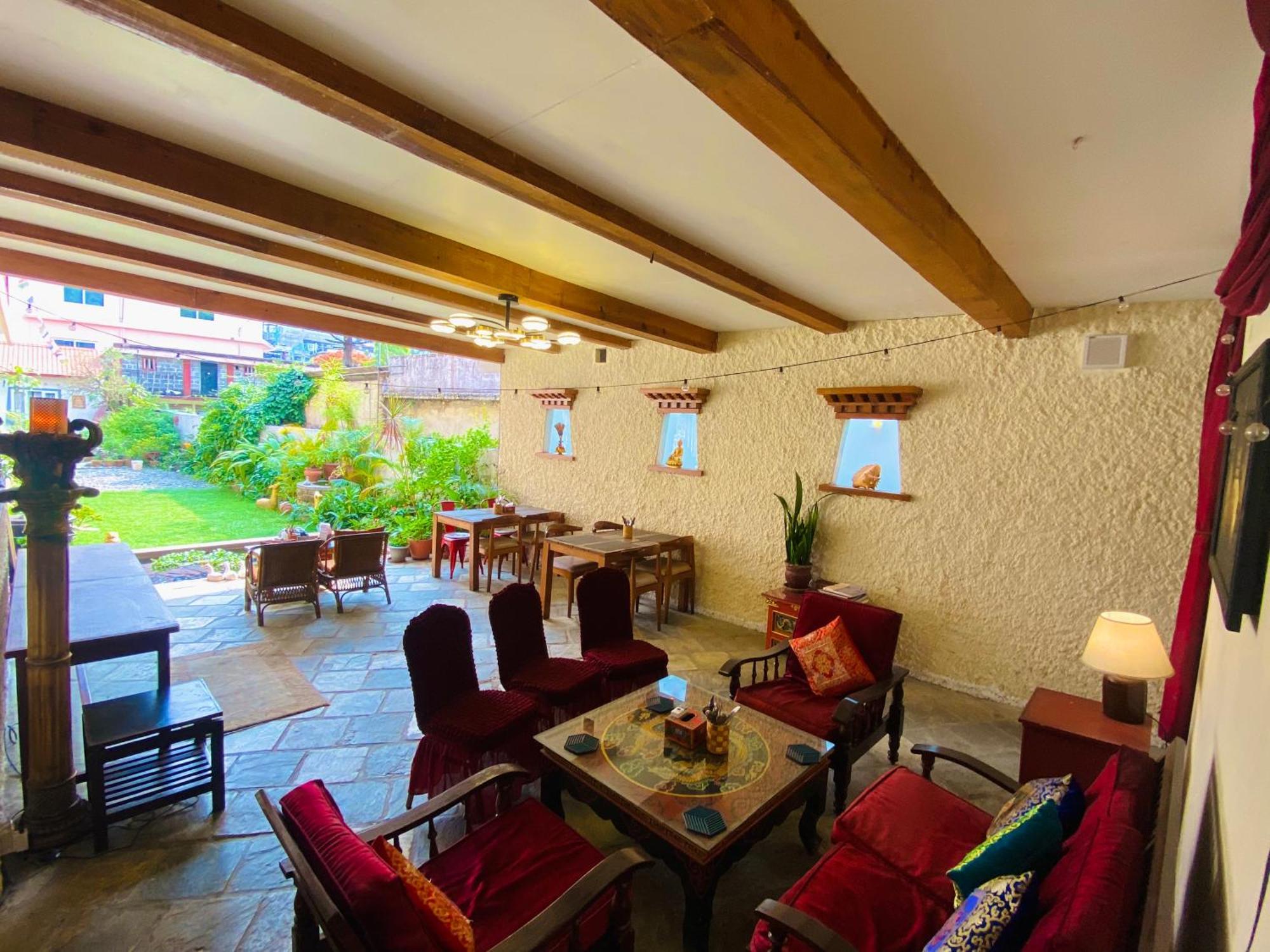 Three Jewels Boutique Hotel Pokhara Esterno foto