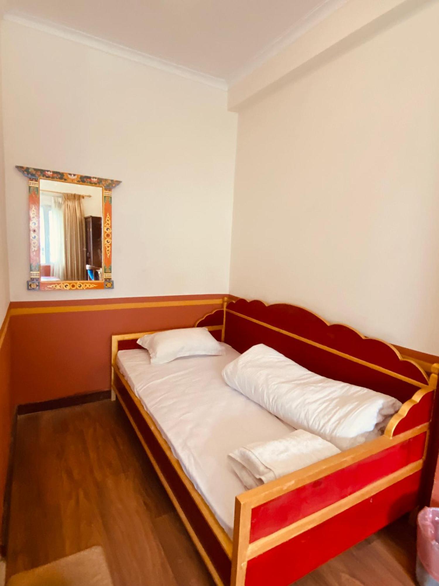 Three Jewels Boutique Hotel Pokhara Esterno foto