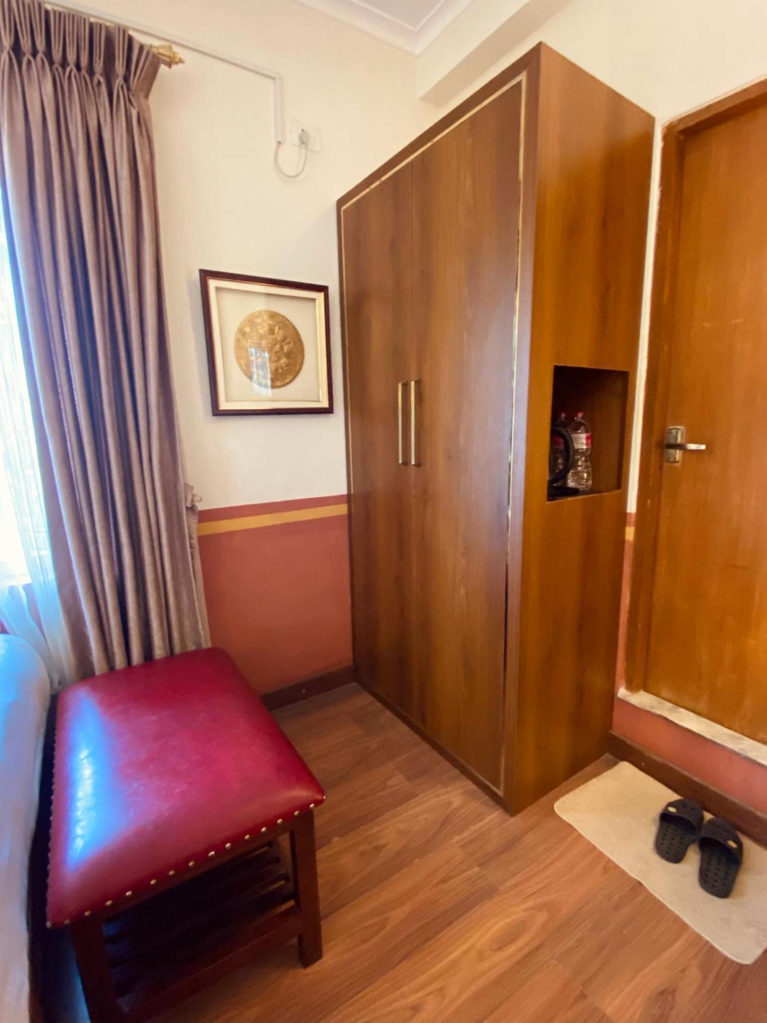 Three Jewels Boutique Hotel Pokhara Esterno foto