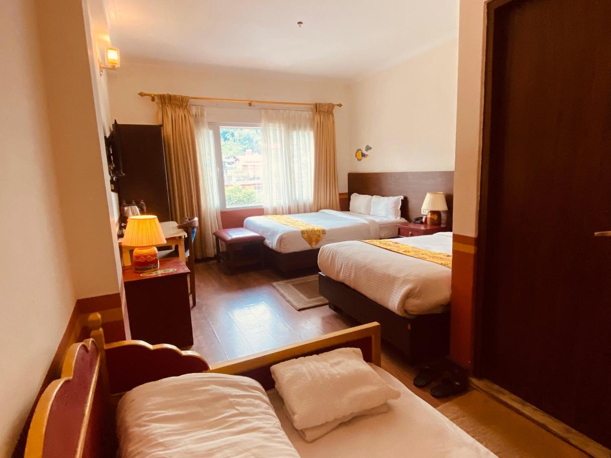Three Jewels Boutique Hotel Pokhara Esterno foto