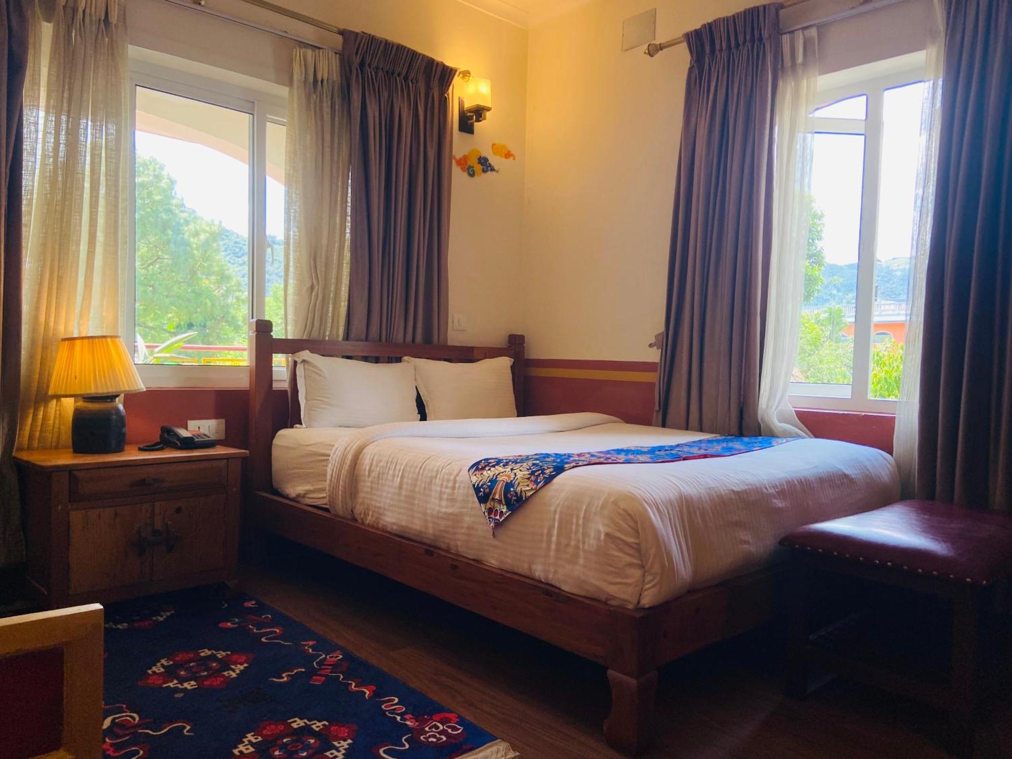 Three Jewels Boutique Hotel Pokhara Esterno foto