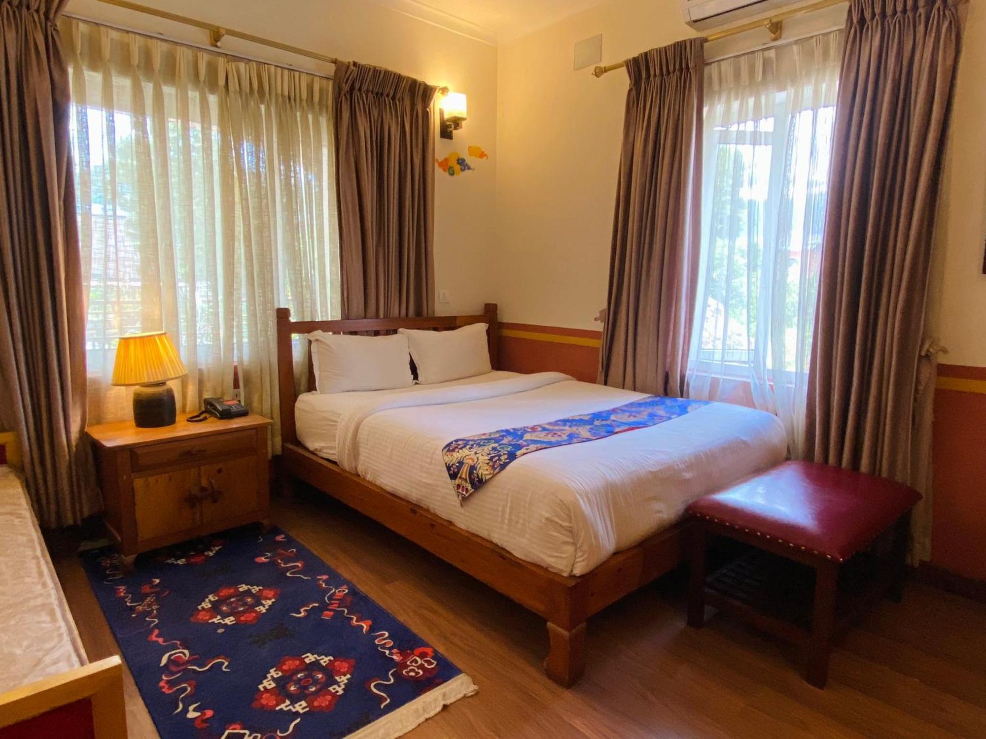 Three Jewels Boutique Hotel Pokhara Esterno foto