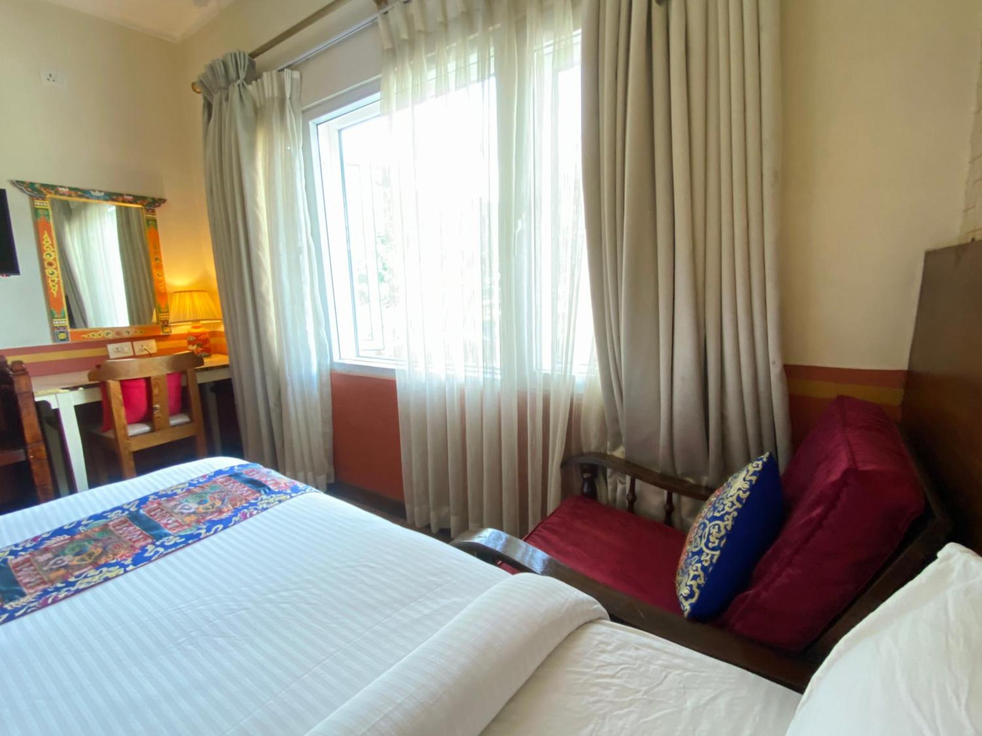 Three Jewels Boutique Hotel Pokhara Esterno foto