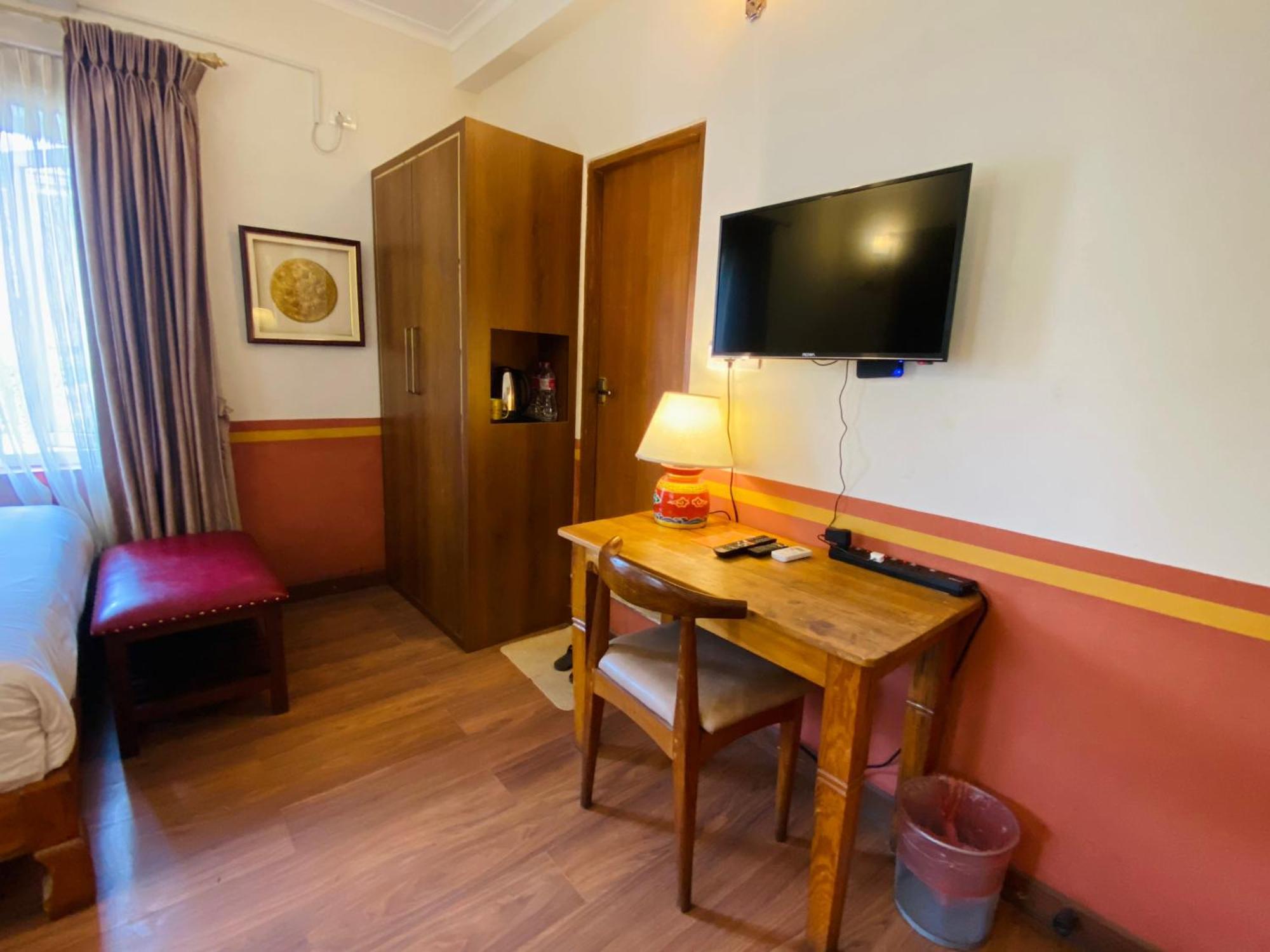 Three Jewels Boutique Hotel Pokhara Esterno foto