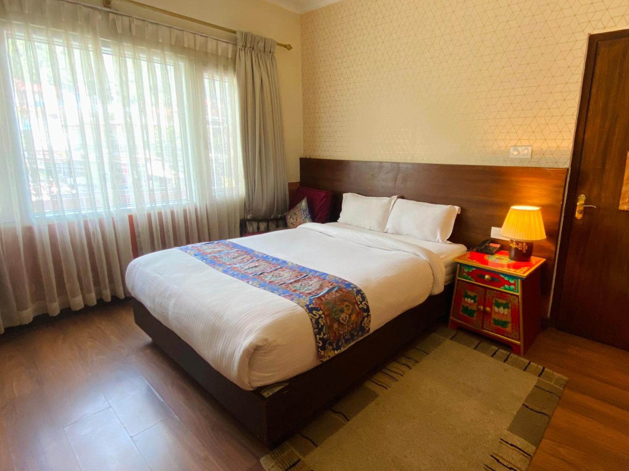 Three Jewels Boutique Hotel Pokhara Esterno foto