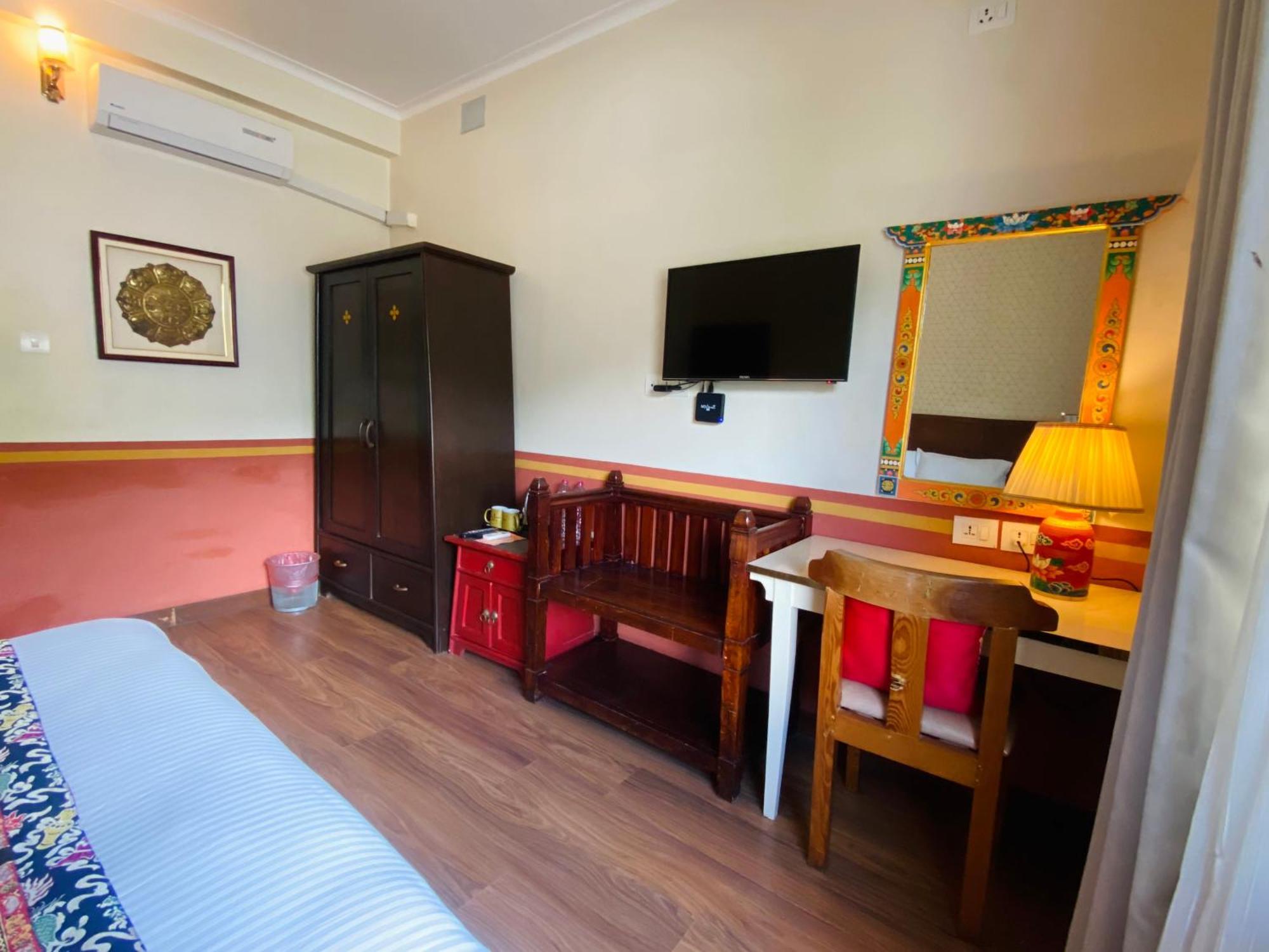 Three Jewels Boutique Hotel Pokhara Esterno foto