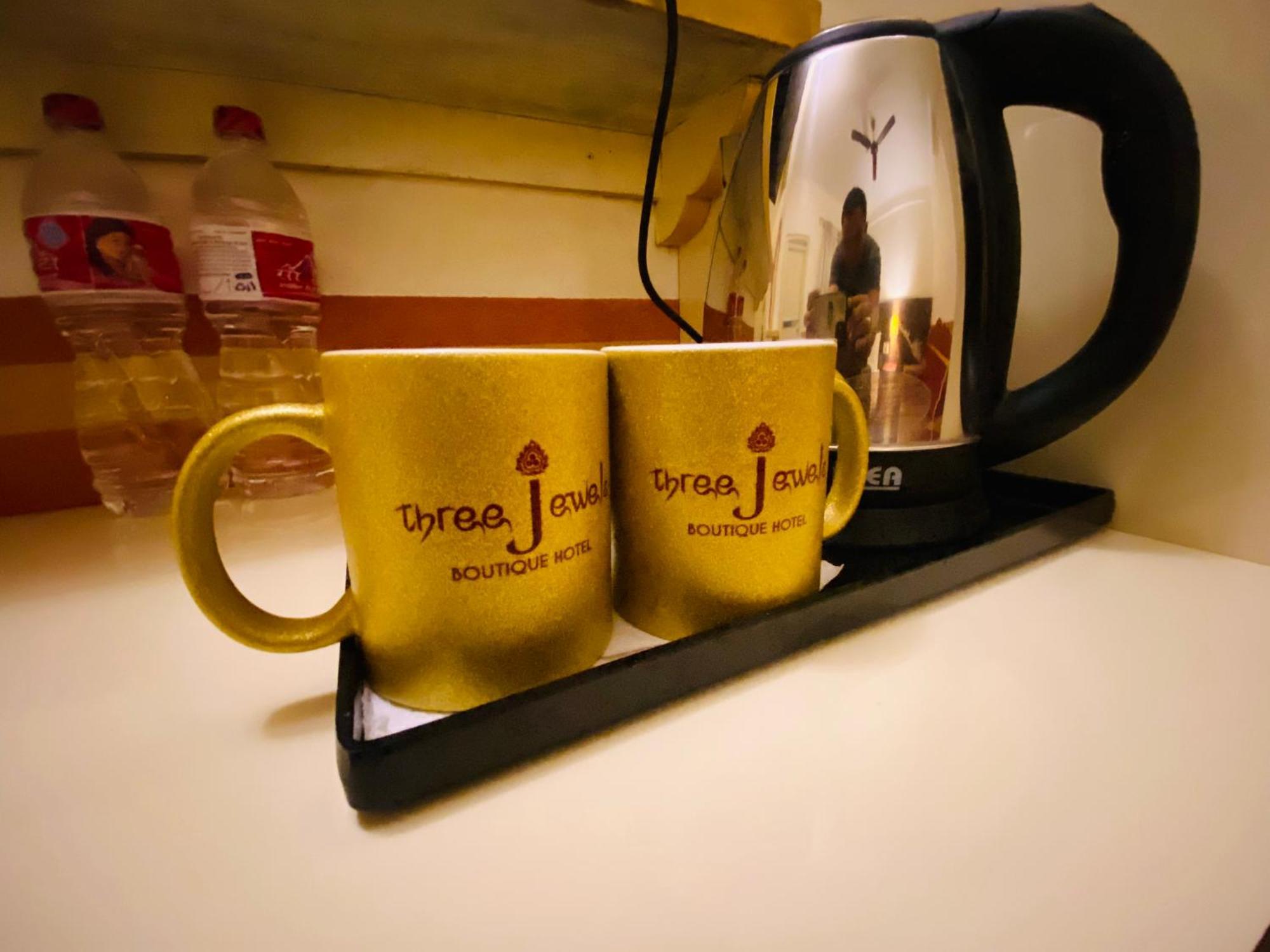 Three Jewels Boutique Hotel Pokhara Esterno foto