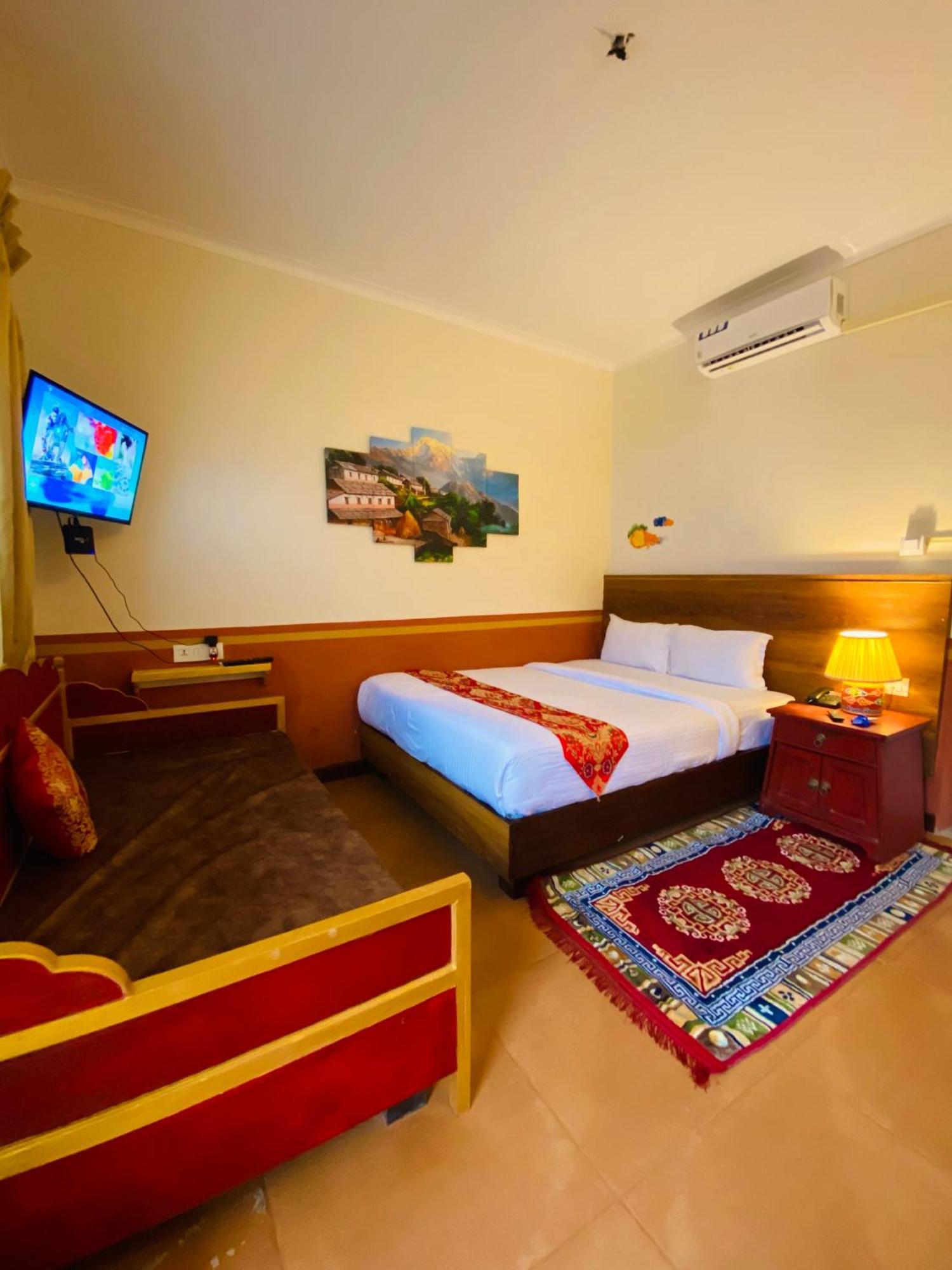 Three Jewels Boutique Hotel Pokhara Esterno foto