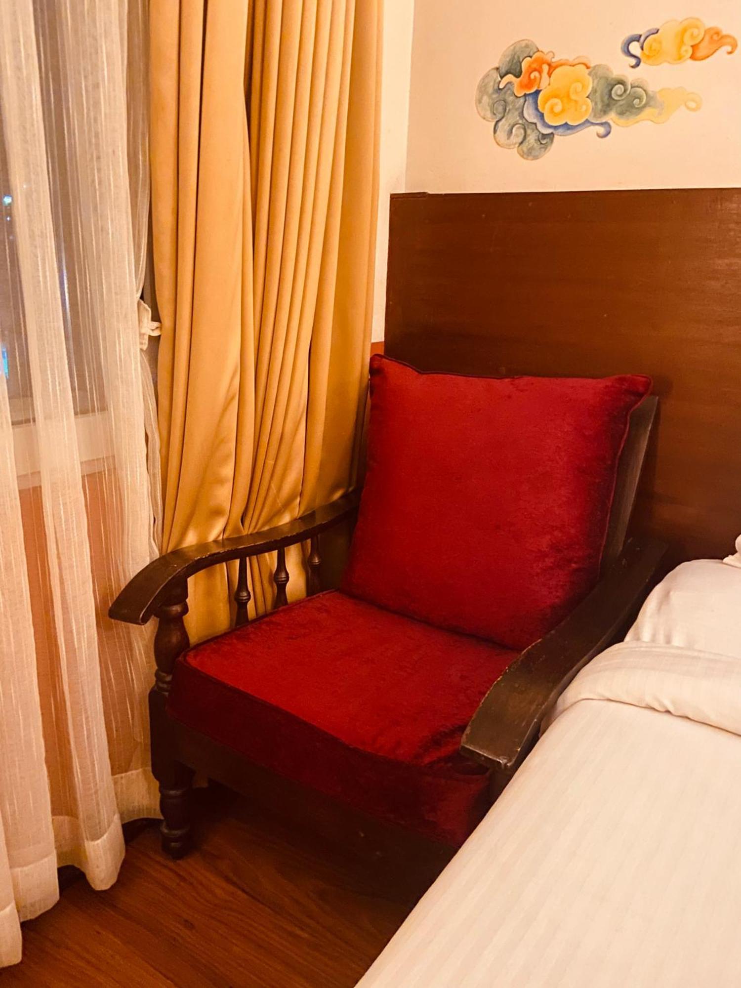 Three Jewels Boutique Hotel Pokhara Esterno foto