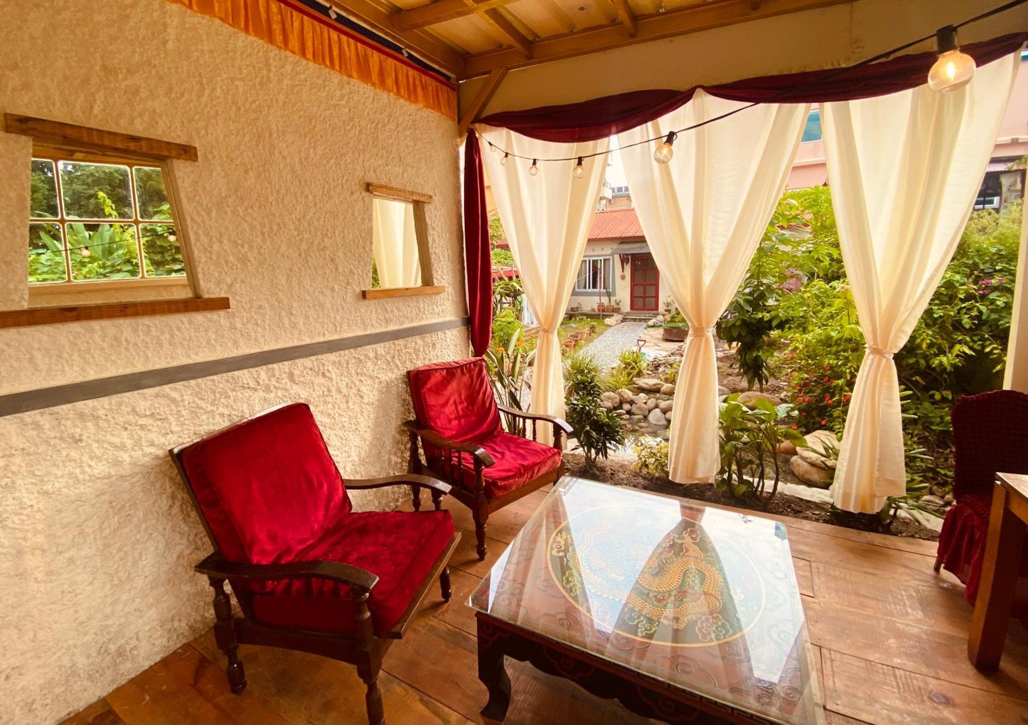 Three Jewels Boutique Hotel Pokhara Esterno foto