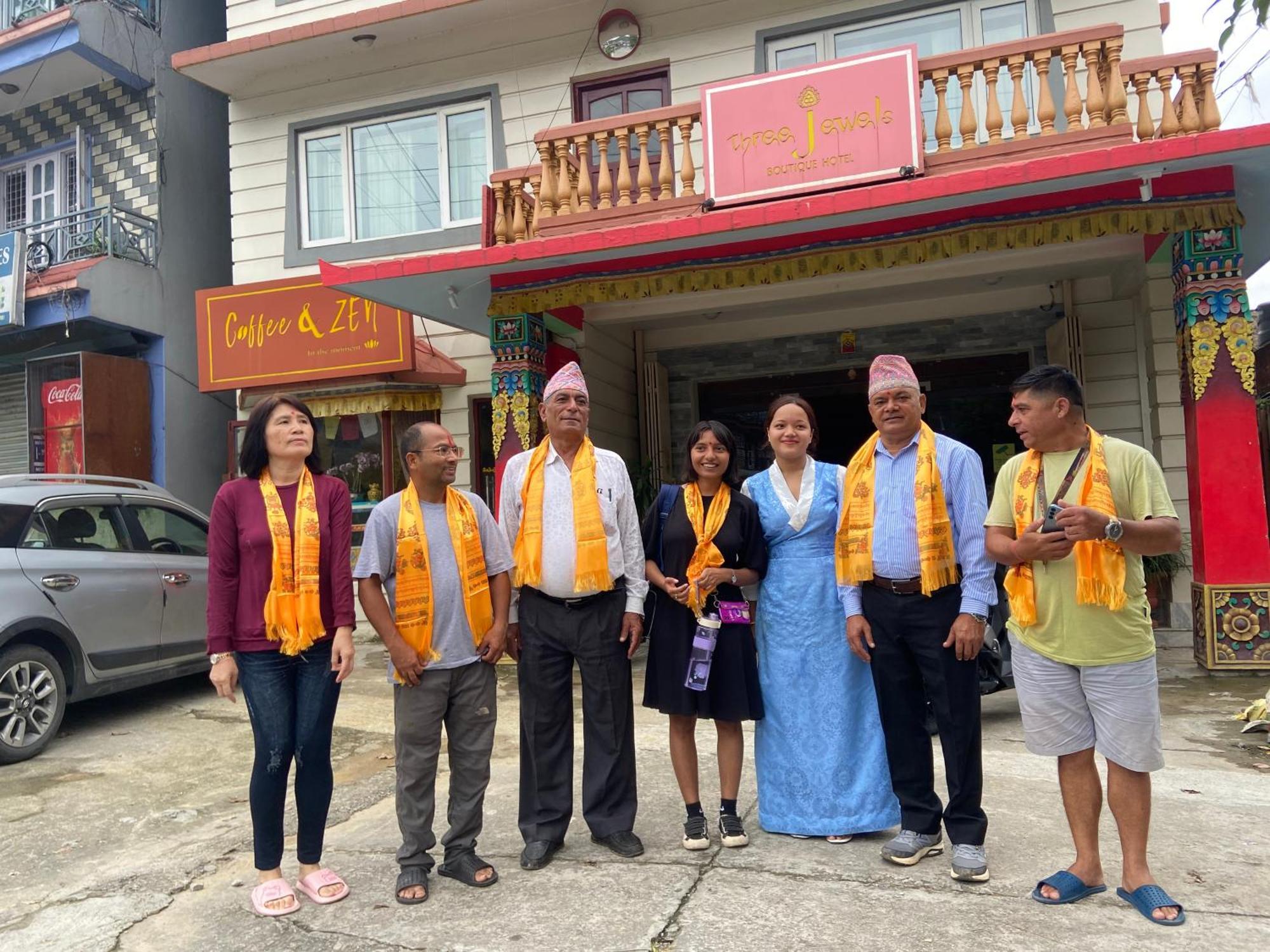 Three Jewels Boutique Hotel Pokhara Esterno foto