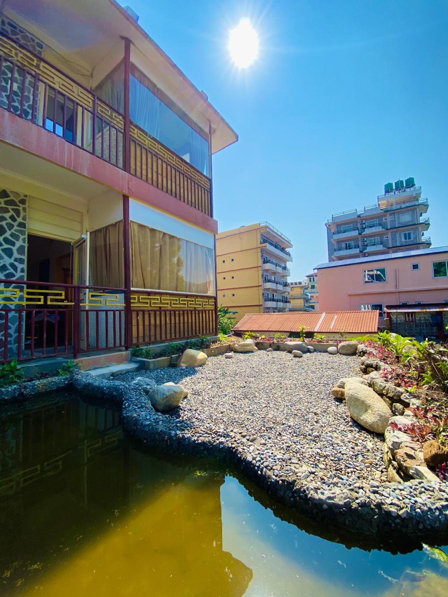 Three Jewels Boutique Hotel Pokhara Esterno foto