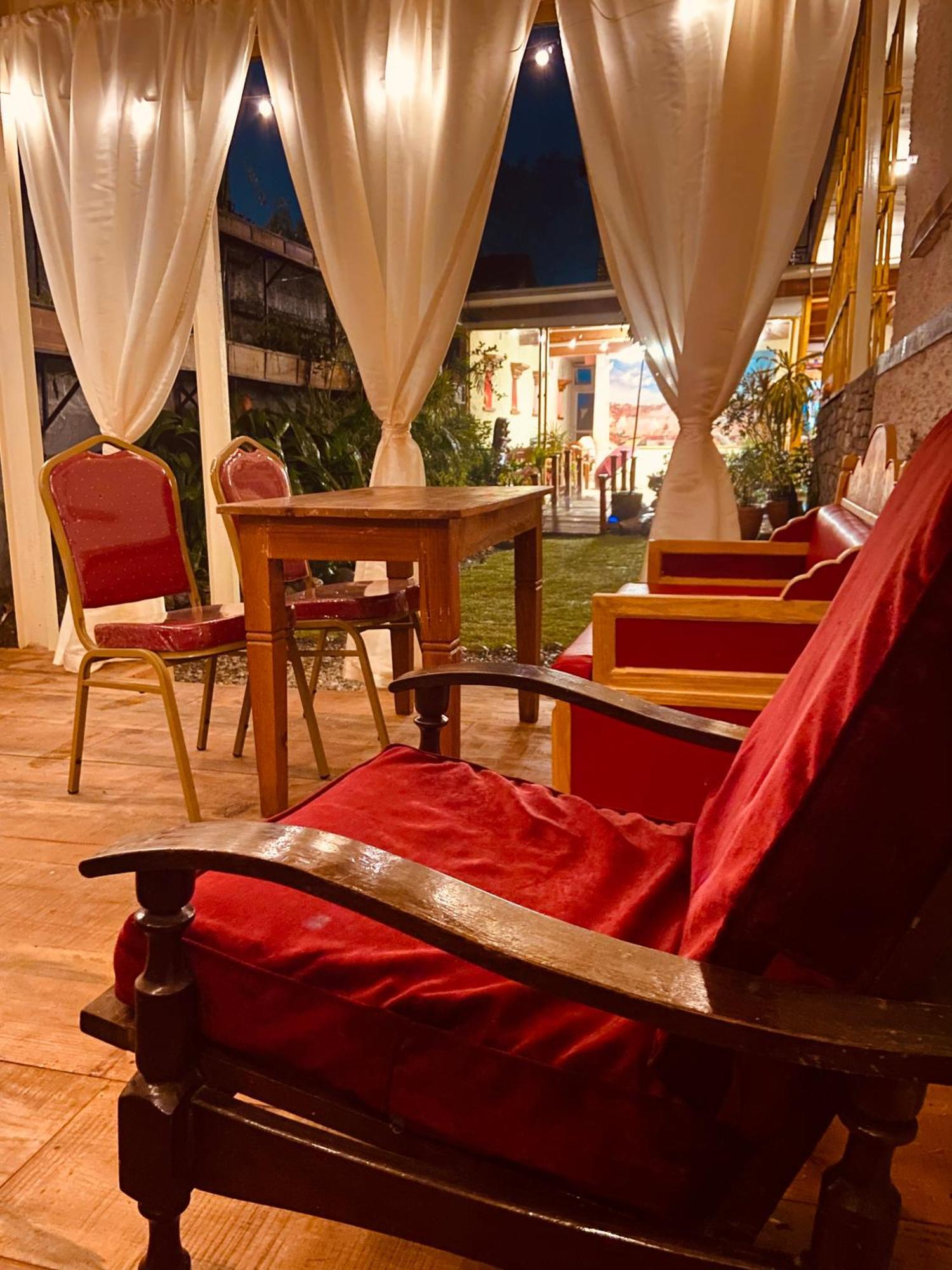 Three Jewels Boutique Hotel Pokhara Esterno foto