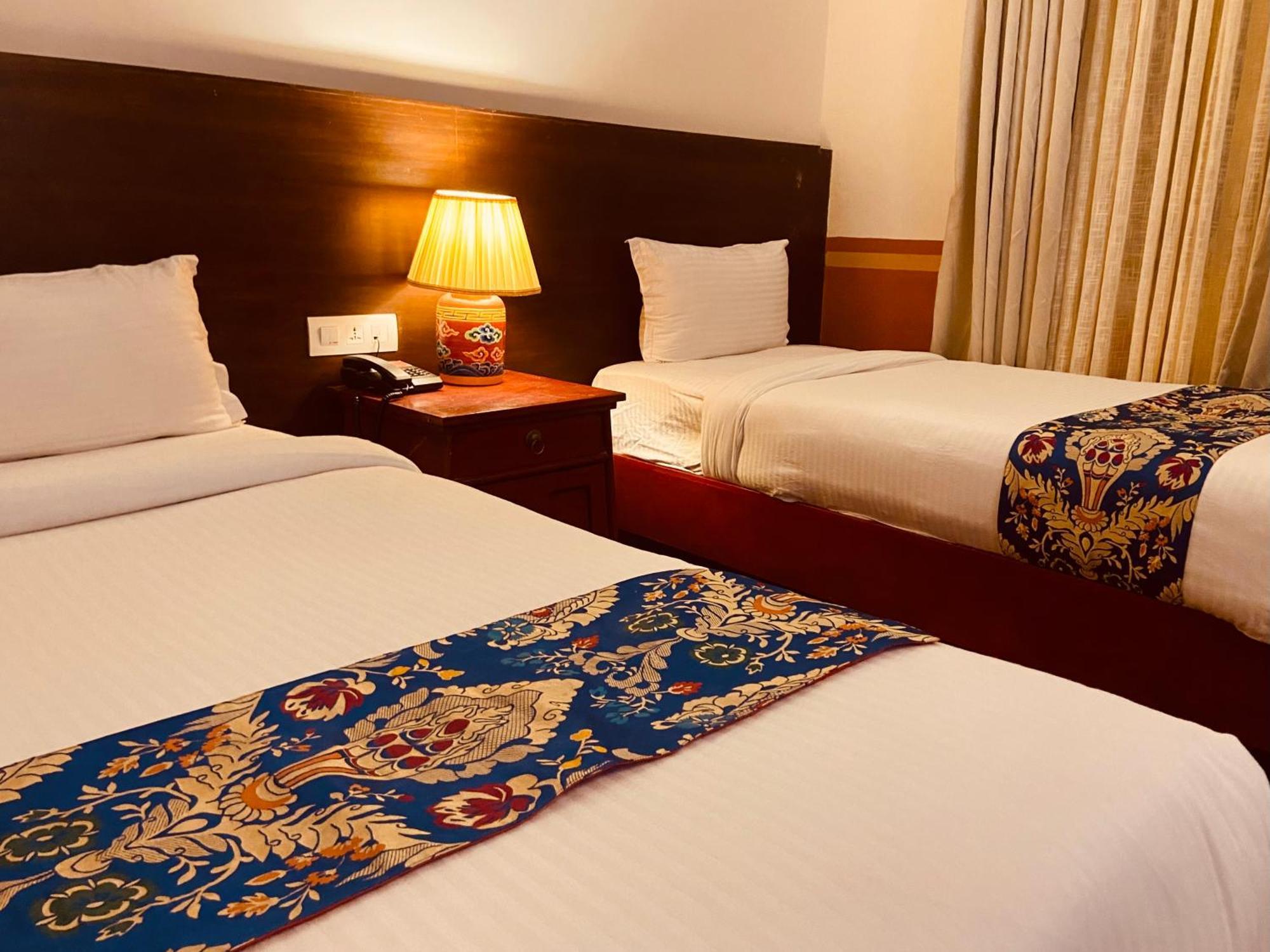 Three Jewels Boutique Hotel Pokhara Esterno foto