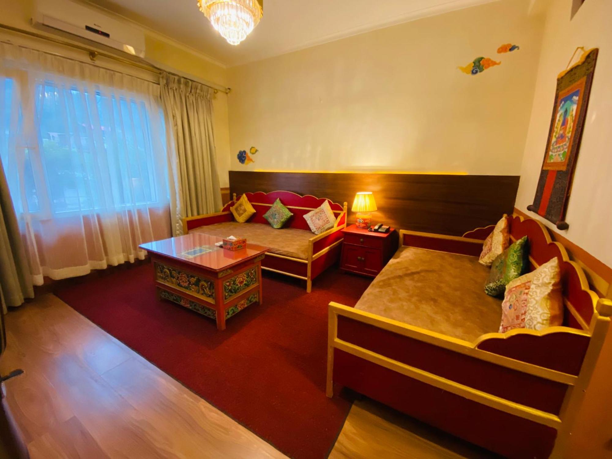 Three Jewels Boutique Hotel Pokhara Esterno foto